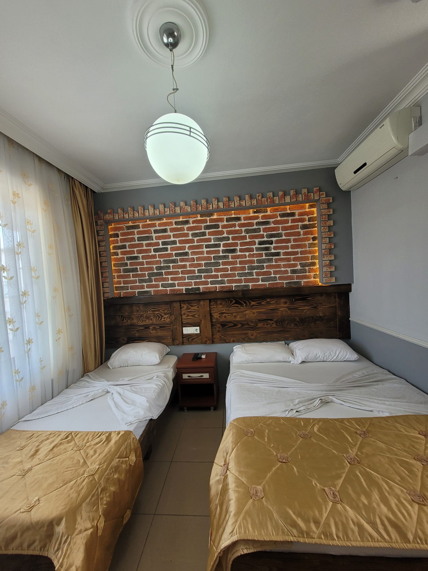 Tuğla başlıklı standart oda